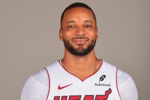 头号得分手！鲍威尔15中7&12罚全中轰全队最高29分 另有7板3助3断