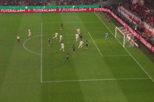 拜仁因误判获利！埃贝尔：担忧边裁能力退化，支持更早启用VAR