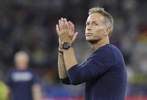 药厂主帅：拜仁是排在欧洲前三的球队，输给他们是个打击