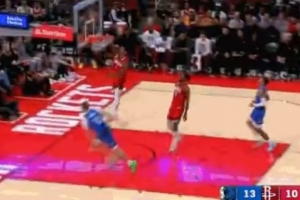 门神珠联璧合！伊森鬼手抢断 助攻阿门快攻反击单臂炸扣