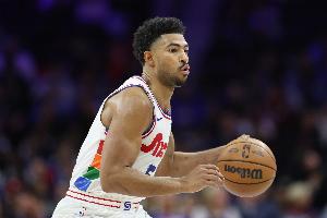 错失三分绝杀！格莱姆斯11中4得到10分 攻防积极有3板4助&4断1帽